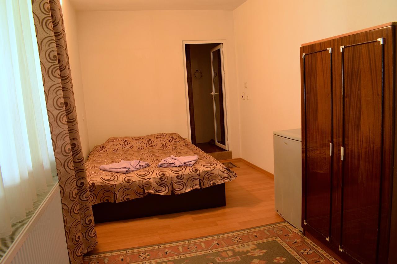 Complex Pele Hotel Zmeitsa Buitenkant foto